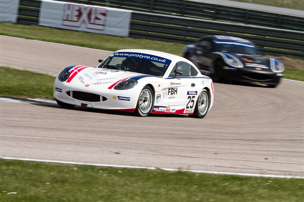 Frederik glæder sig til at sidde i sin Ginetta G40-racer igen.
(Foto: Gripping Media ApS)